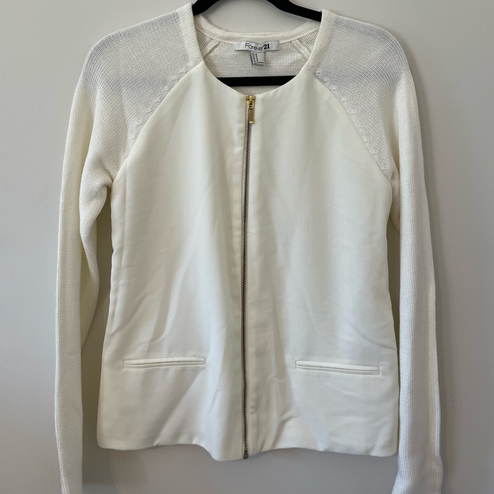 🤍Forever 21 white jacket with gold zipper🤍